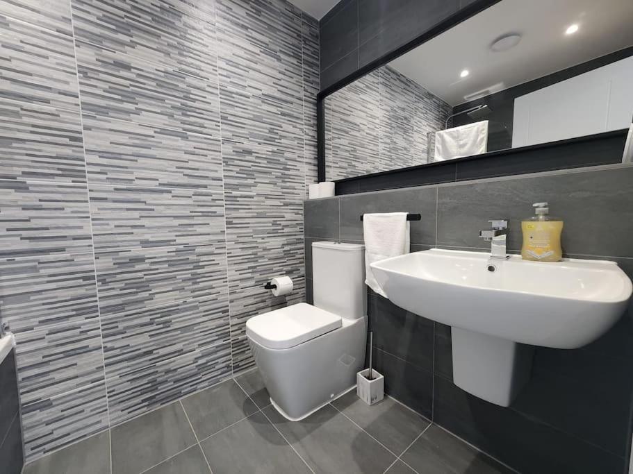 Paradigm Court, Modern 2-Bedroom Apartment F2, Оксфорд Экстерьер фото